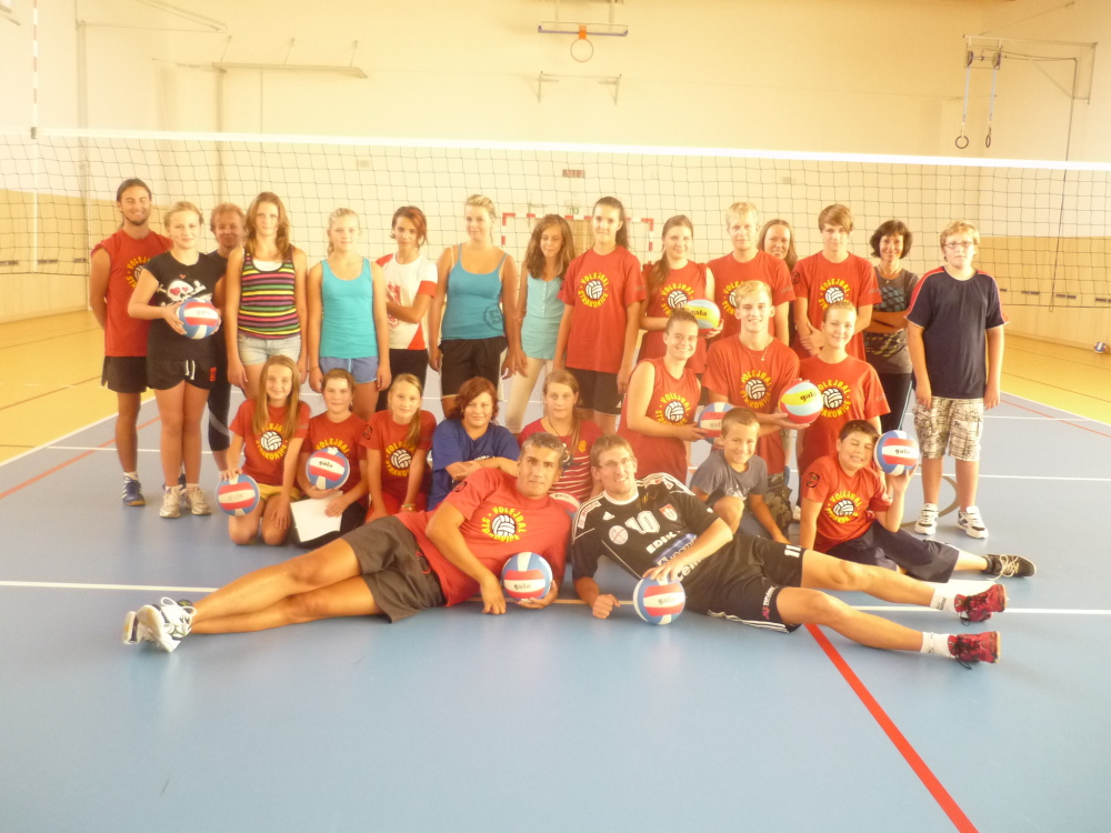 Nábor chlapců a dívek v tělocvičně ZŠ Povážská v roce 2015